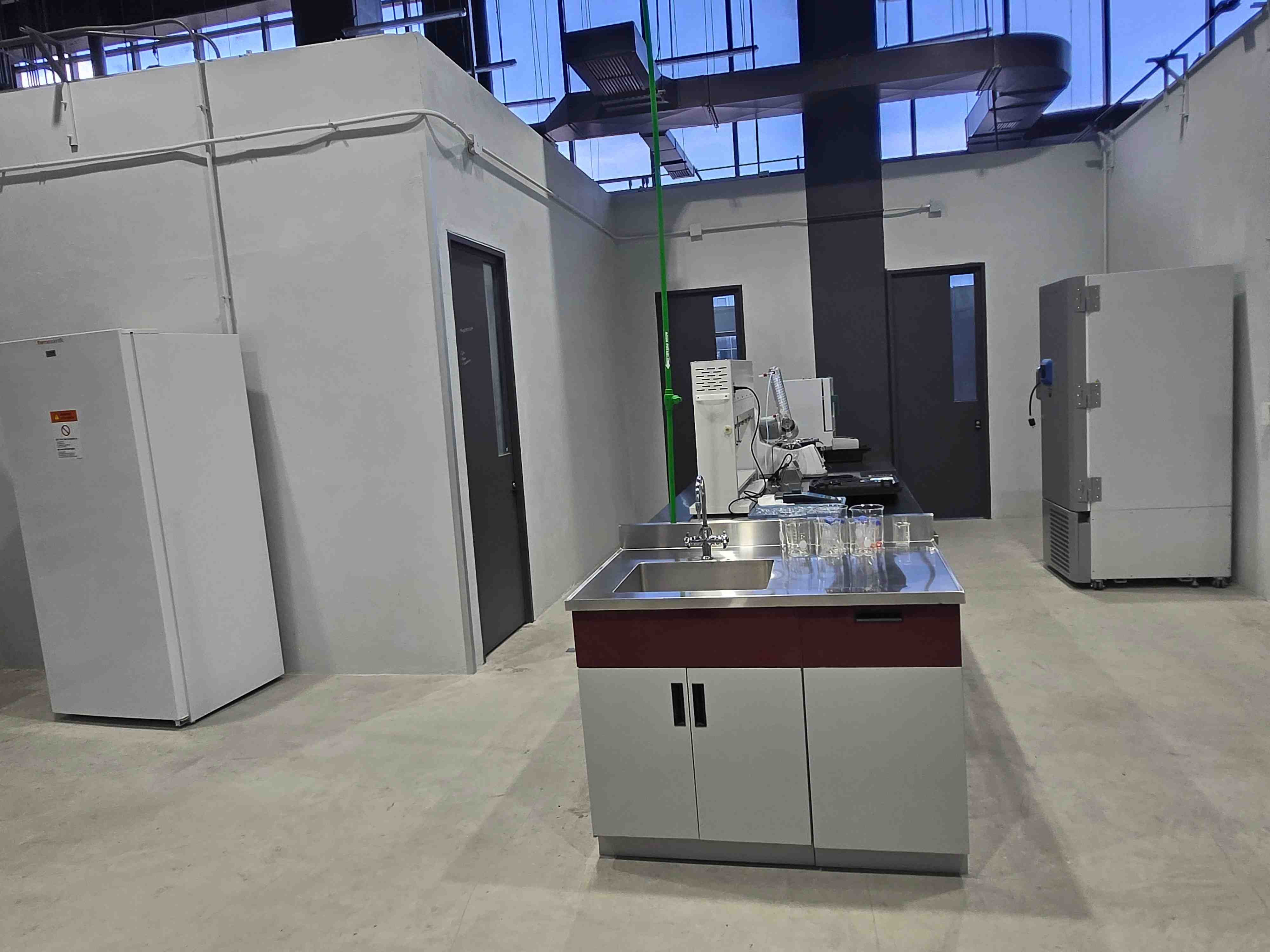 Más equipamiento laboratorio hídrico